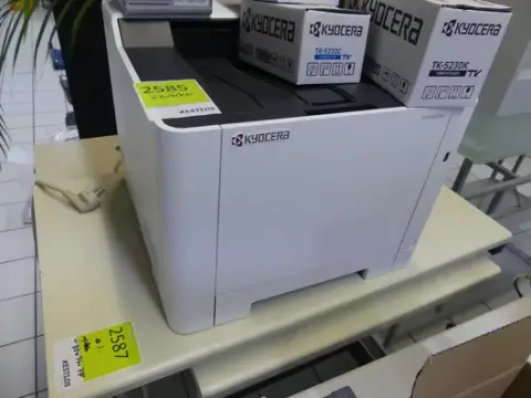 Kyocera - Impresora con accesorios