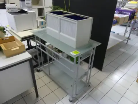 Cam masa, içerikli