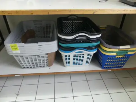 Műanyag kosarak vegyes tétel (3 köteg)