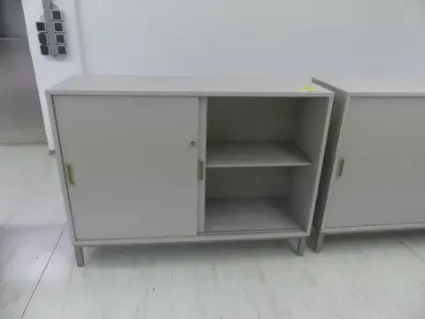 2 adet vitrin dolap, içi boş