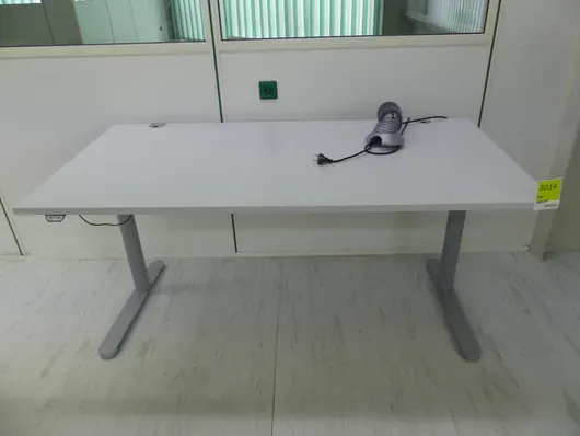 Birou reglabil electric pe înălțime