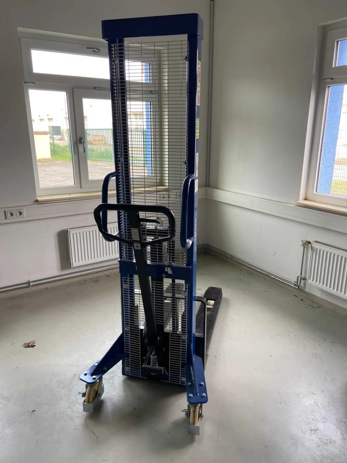 1 Manueller Hochhubwagen Proteus Lift SDJ1500
