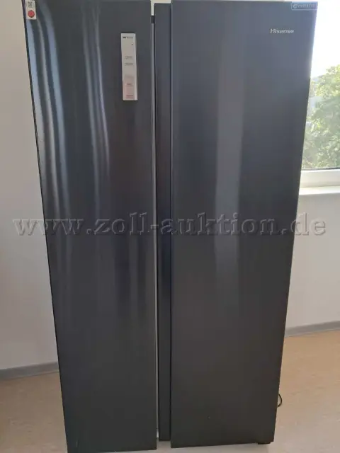 1 frigorífico side by side de la empresa Hisense tipo RS677N4BFD