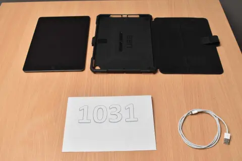 1 台 Apple iPad 第8代 A2270 32 GB – 10.2"（25.91厘米）