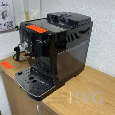 कॉफ़ी ऑटोमैटिक मशीन DELONGHI Magnifica S smart