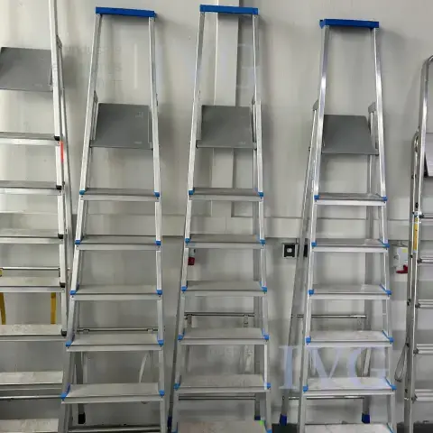 Scară platformă din aluminiu ZARGES