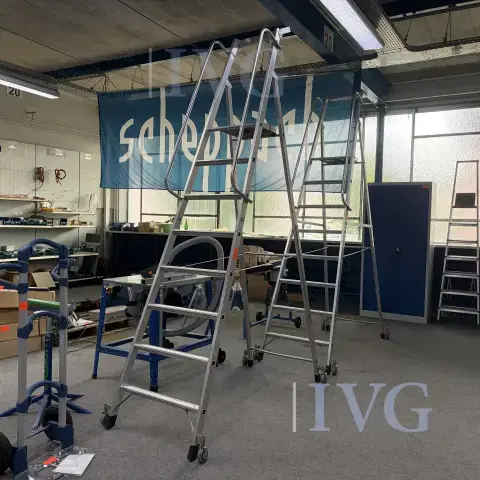 Escalera de tijera de aluminio ZARGES