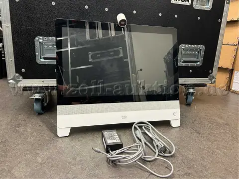 3 sistemi di videoconferenza da 23 pollici Cisco DX80 con accessori