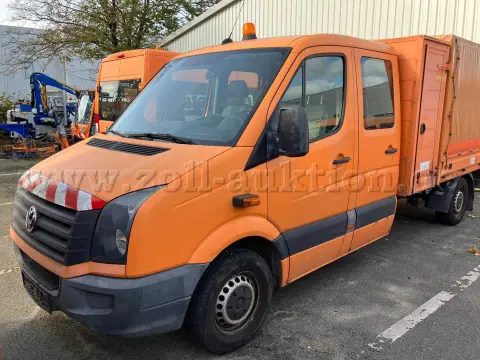 1 VW Crafter doble cabina con caja de equipos, volquete de tres lados y toldo de lona
