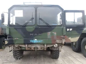 Autocarro MAN 10 t mil glw 8x8 con pianale