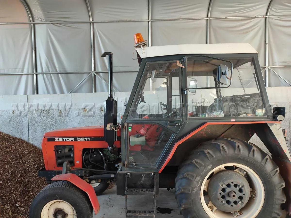 1 台拖拉机 农用拖拉机 Zetor ZKL (CS)，型号 5211.1，可行驶