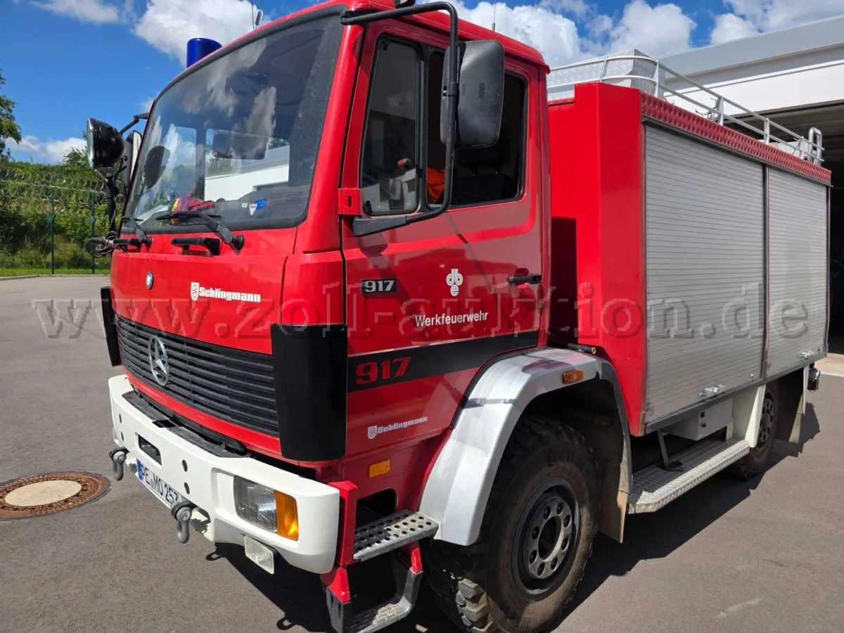 1 辆梅赛德斯-奔驰 917 AF 特种消防车