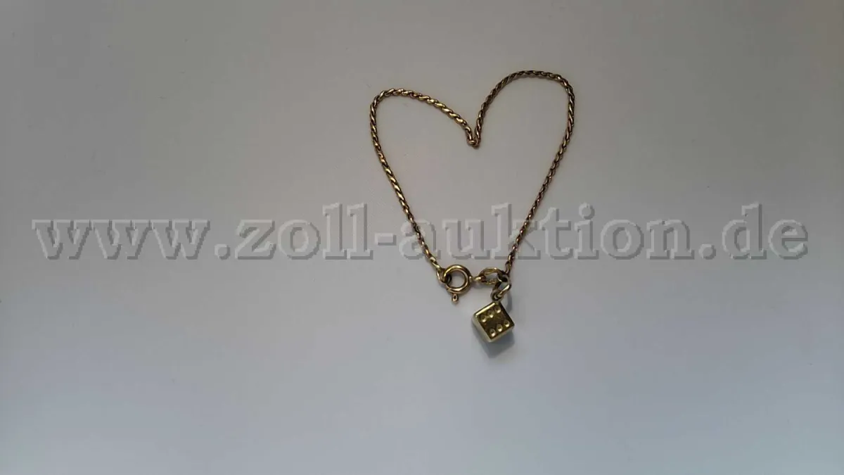 1 bracelet avec pendentif dé