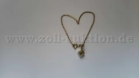 1 bracelet avec pendentif dé