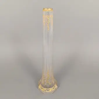 Slank glassvase med gullbelagt dekor – trolig Böhmen, slutten av 1800-tallet/begynnelsen av 1900-tallet
