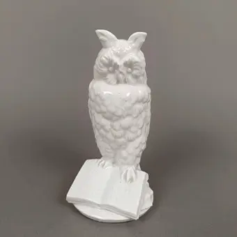 UHU PÅ BOGSTAK til Bad Kissingen – Kongelig Porcelænsmanufaktur Nymphenburg, 1920'erne/1930'erne, hvidporcelæn.