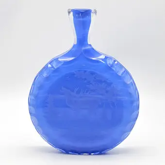 巴伐利亚醒酒器，鹿与森林图案，套色玻璃，手工研磨，德国，约1900年。