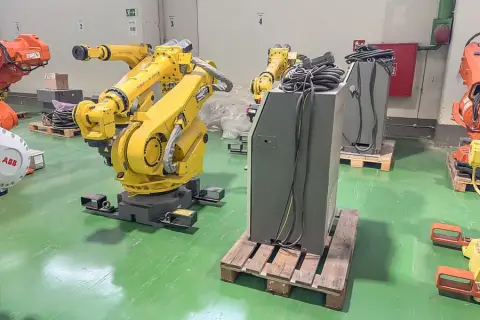 Industrijski robot FANUC R-2000iB 165F
