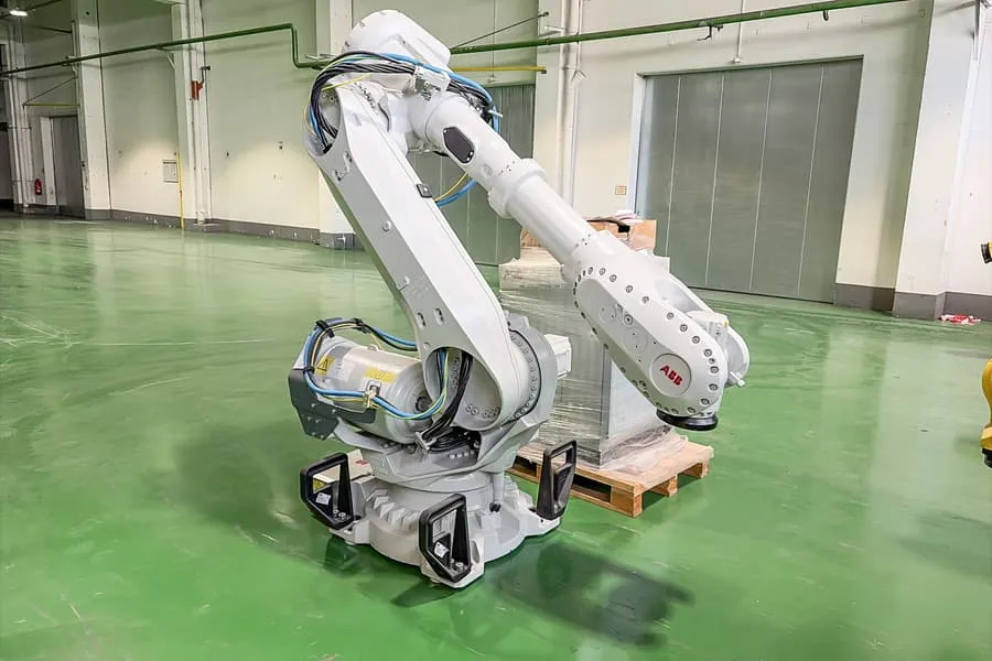 Robot przemysłowy ABB AB IRB 6700