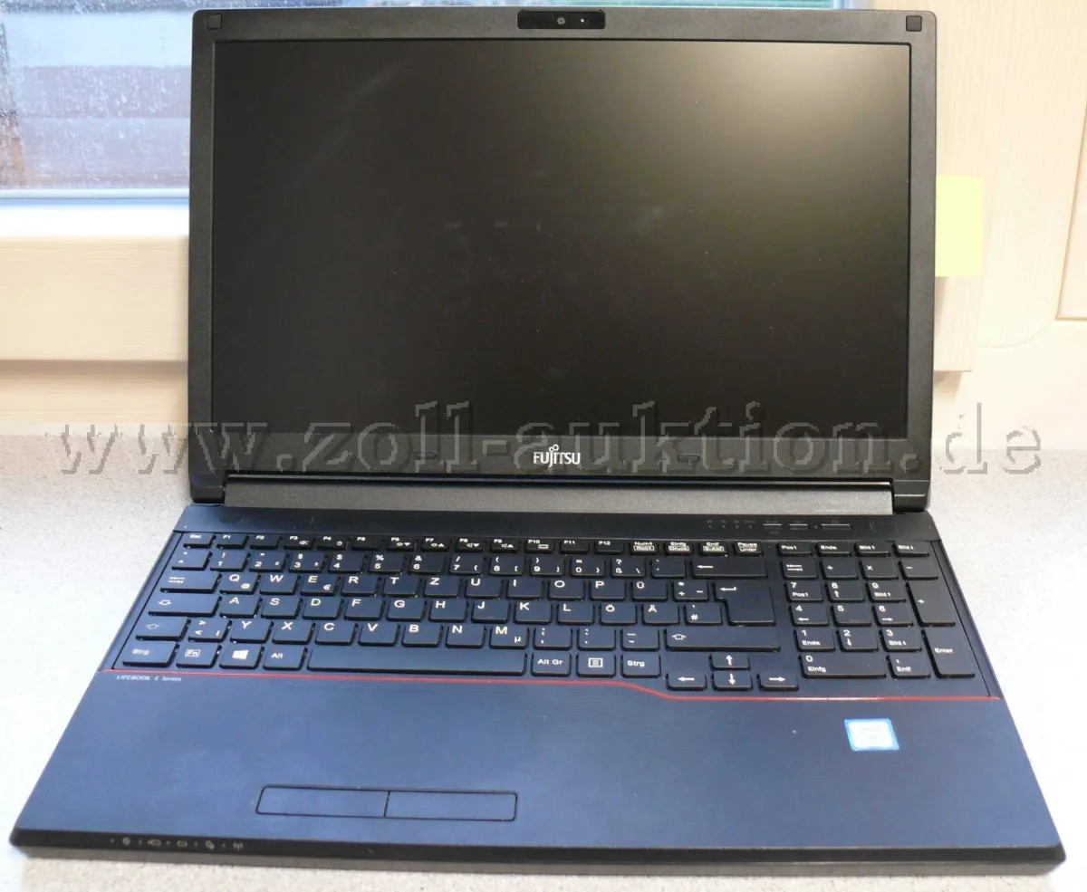 1 notebook "Fujitsu Lifebook E556" – 15,6 pollici (39,6 cm)