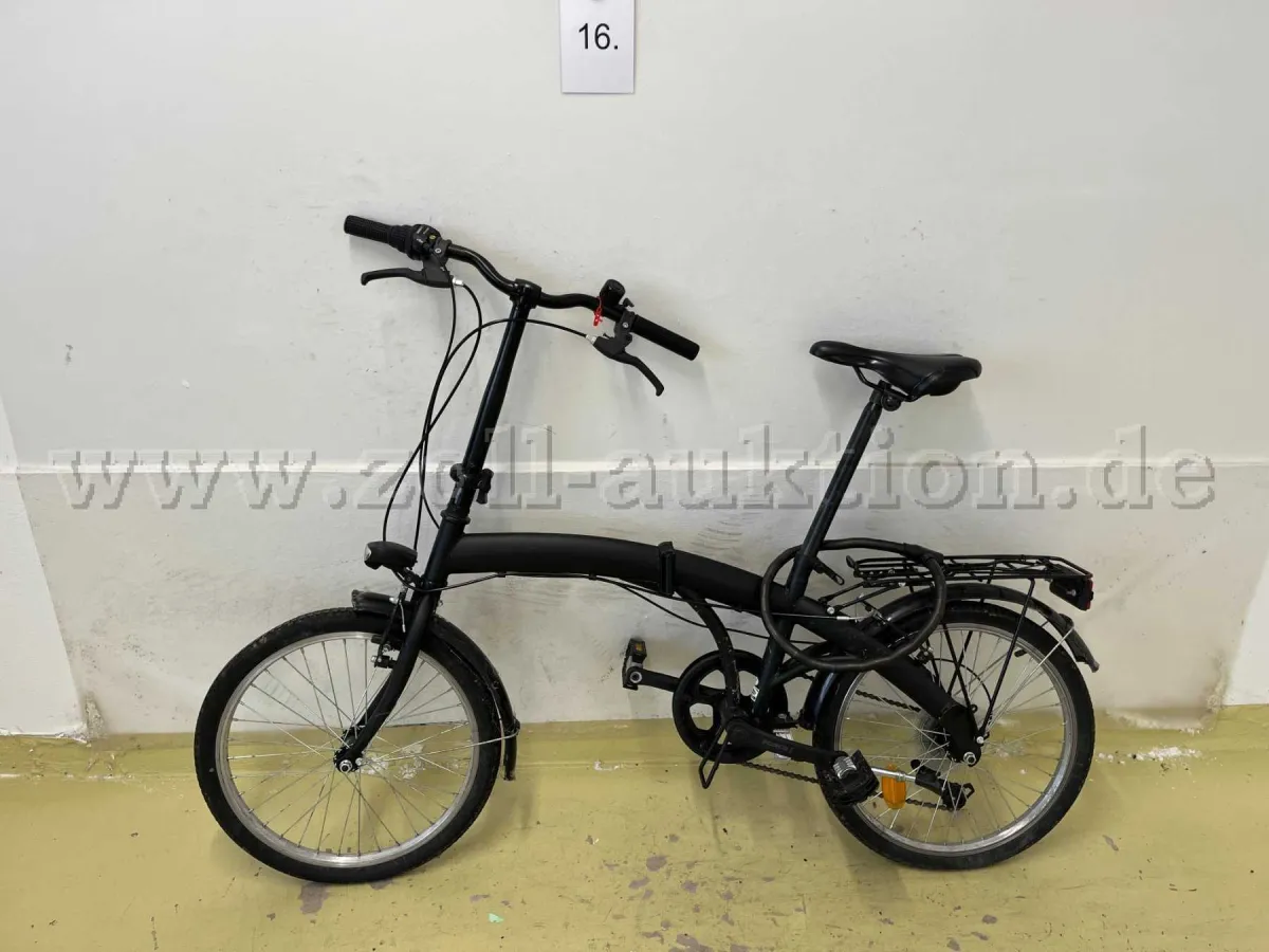 1 辆未知品牌的折叠自行车，20 英寸，车架高度 30 厘米