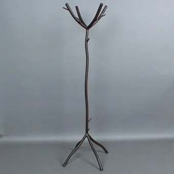 SIR TERENCE CONRAN。Sir Terence Conran 锻铁雕塑衣帽架“l'arbre”，1960年代。