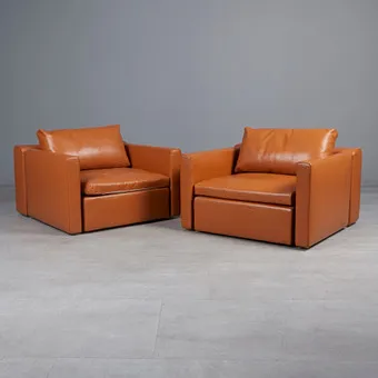 MOROSO,一对扶手椅 / 休闲椅,皮革,21世纪,意大利。(2)。