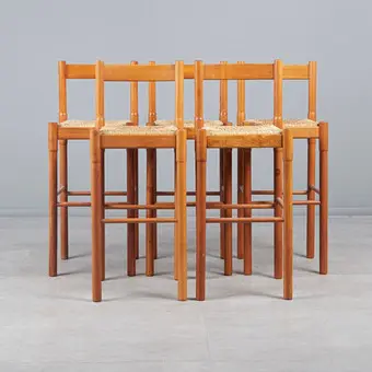 فيكو ماجستريتي. Cassina، طقم كراسي / كراسي بار، طراز 'Carimate'، خشب الصنوبر، حياكة من القصب، ستينيات القرن العشرين، إيطاليا. (5).