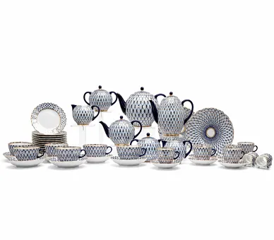 A.A. 雅茨克维奇。罗蒙诺索夫,茶具和咖啡具,'郁金香'造型,'钴蓝网纹'图案,瓷器,20世纪下半叶,俄罗斯。(61)。