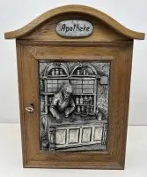 Vægskab "Apotheke" påskrevet, med halvreliefbillede i tin, 46x35 cm, -17 cm