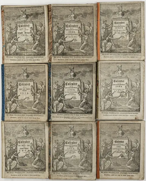 Kalender – Calender auf das Jahr nach Christi Geburt 1804 (- 1834). 16 udgaver. Med træsnitstitel og enkelte teksttræsnit…