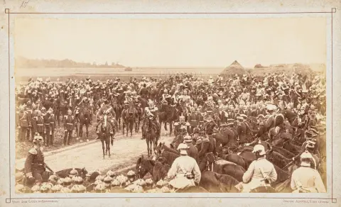 Titel og 14 originale fotografier monteret på karton. Lissa, Anschütz, 1884. Løse i original lærredsmappe (omslagstitel: Manöver…
