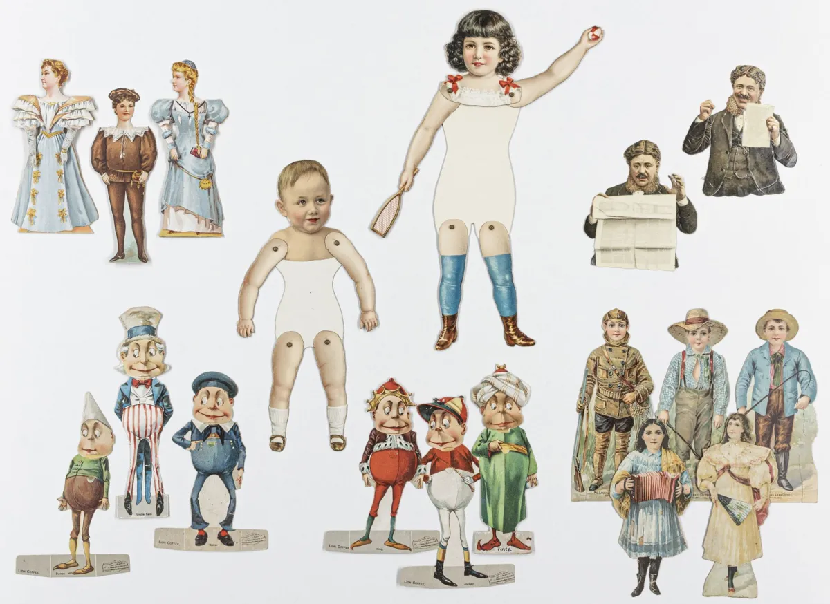 纸娃娃：近50件多为多部件拼装纸娃娃及场景（paper dolls）收藏，薄彩色石印纸板