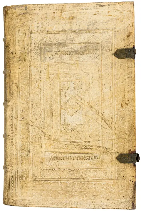 धर्मशास्त्र – Hieronymus, Sophronius Eusebius. Opera. खंड 7-9 तथा 10-11 और सूची, 2 जिल्दों में। फ्रैंकफर्ट, Gentsch, 1785। 39 x 25 सेमी। लकड़ी के पटलों पर अंध-मुद्रित सूअर-चर्म आवरण, पटल मुद्रण "Capucinorum Wertheimensium"।