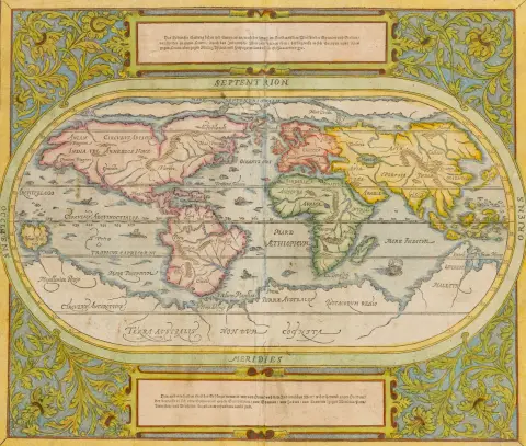 Atlas – Münster, Sebastian. Cosmographiae universalis, deraf enkeltvis: verdenskort. Den første generaltavle / beskrivelsen og cirklen af hele jorden og havet indeholdende. Koloreret træsnit. Omkring 1550. Ca. 34 x 40 cm. Nyligt indrammet. Tidligt trykt verdenskort. - Ikke udrammet, repareret midterfold, brunet, plettet, delvist beskåret til kanten.