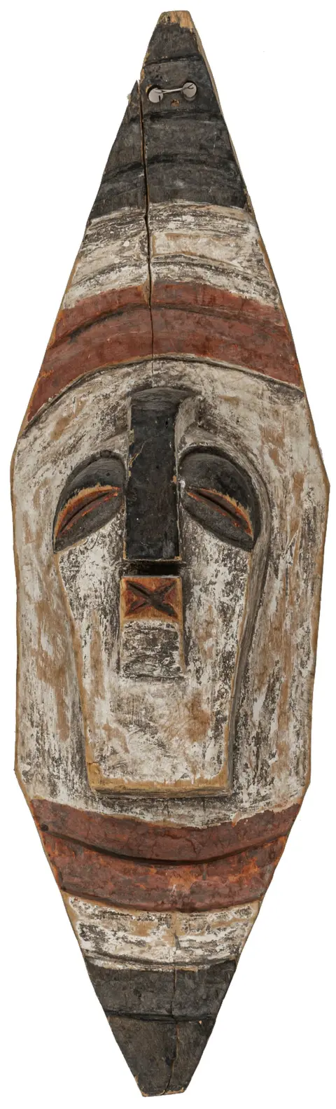Afrika – Samling af 3 afrikanske masker og 2 skulpturer. Udskåret træ. 20. århundrede. Forskellige mål. Samlingen…