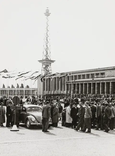 Germania – Berlin – Auto-Schau Berlin 1950. Album cu 90 de fotografii originale. Vintage. Gelatină cu argint.
