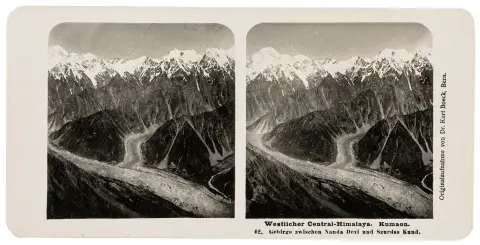 Himalaya – Omfattende samling af 115 stereofotografier fra Himalaya. Vintage. Sølvgelatine. Berlin, NPG, 1906. 9 x 18 cm. Løse…