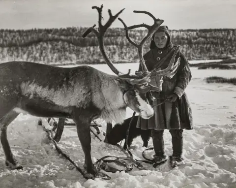 Norge – Kapusta, Hubert. Samling af ca. 100 originale fotografier. Vintages. Sølvgelatine. Indstukne i pergamenthylstre, i