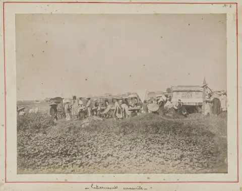 Vietnam – Albumi, jossa 66 kiinnitettyä alkuperäistä valokuvaa. Albumiini ja hopeagelatiini. Vintaget. N. 1890. Vedosten koko: 13,5 x 10,5 cm...