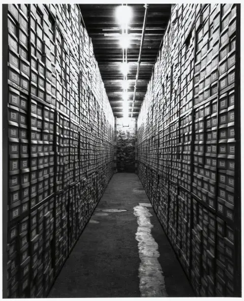 Boltanski, Christian – Archive of the Carnegie International 1896-1991. Med vedlagt originalfotografi signeret på bagsiden (18 x…