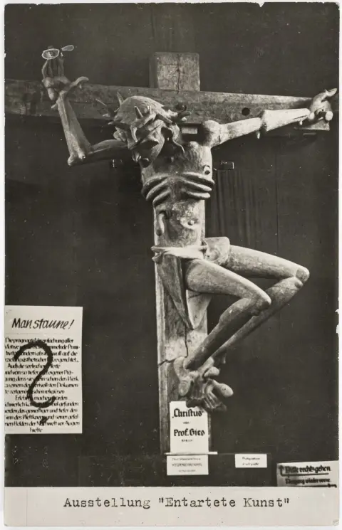 अपभ्रष्ट कला – गीस, लुडविग। ल्यूबेक के लिए क्रूस (1921/1922) "अपभ्रष्ट कला" प्रदर्शनी में। मूल फोटोग्राफ। विंटेज।…