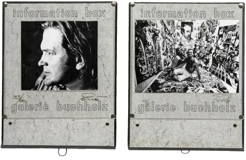 Erró (dvs.: Gudmundur Gudmundsson) – Information Box 1-2. 2 arkivbokse med hver 2 x 24 dias, flere bøger, kataloger, plakater,…