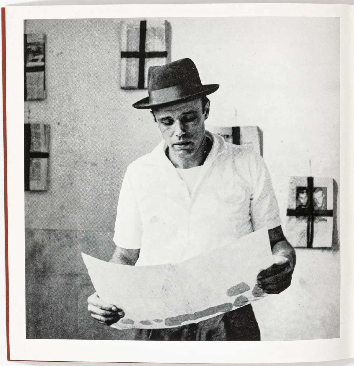 Fluxus – Beuys, Joseph. Fluxus. 出自 van der Grinten 收藏。van der Grinten 家中的马厩展览。含 24…