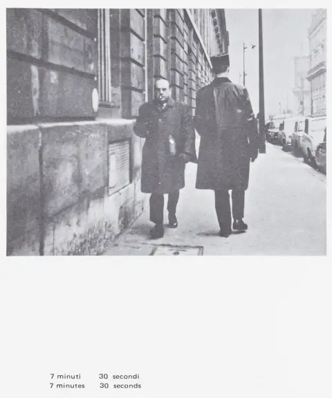 Huebler, Douglas – Durata, Duration. Med 61 fotografiske gengivelser. Torino, Sperone Editore, 1970. Uden paginering. 17 x 12 cm.…
