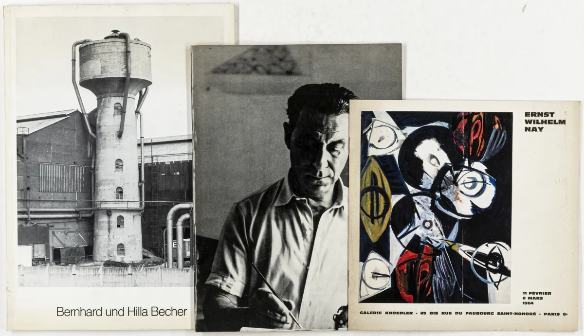 Samling af 78 kataloger, udstillingsinvitationer, tidsskrifter, plakater m.m.