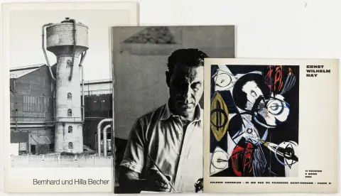 Samling af 78 kataloger, udstillingsinvitationer, tidsskrifter, plakater m.m.