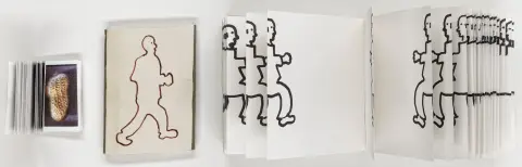 Voss, Jan – Samling av 4 kunstnerbøker. 1987-2007. Ulike formater. Humoristiske arbeider av kunstneren som siden 1960-tallet har bodd i Paris…