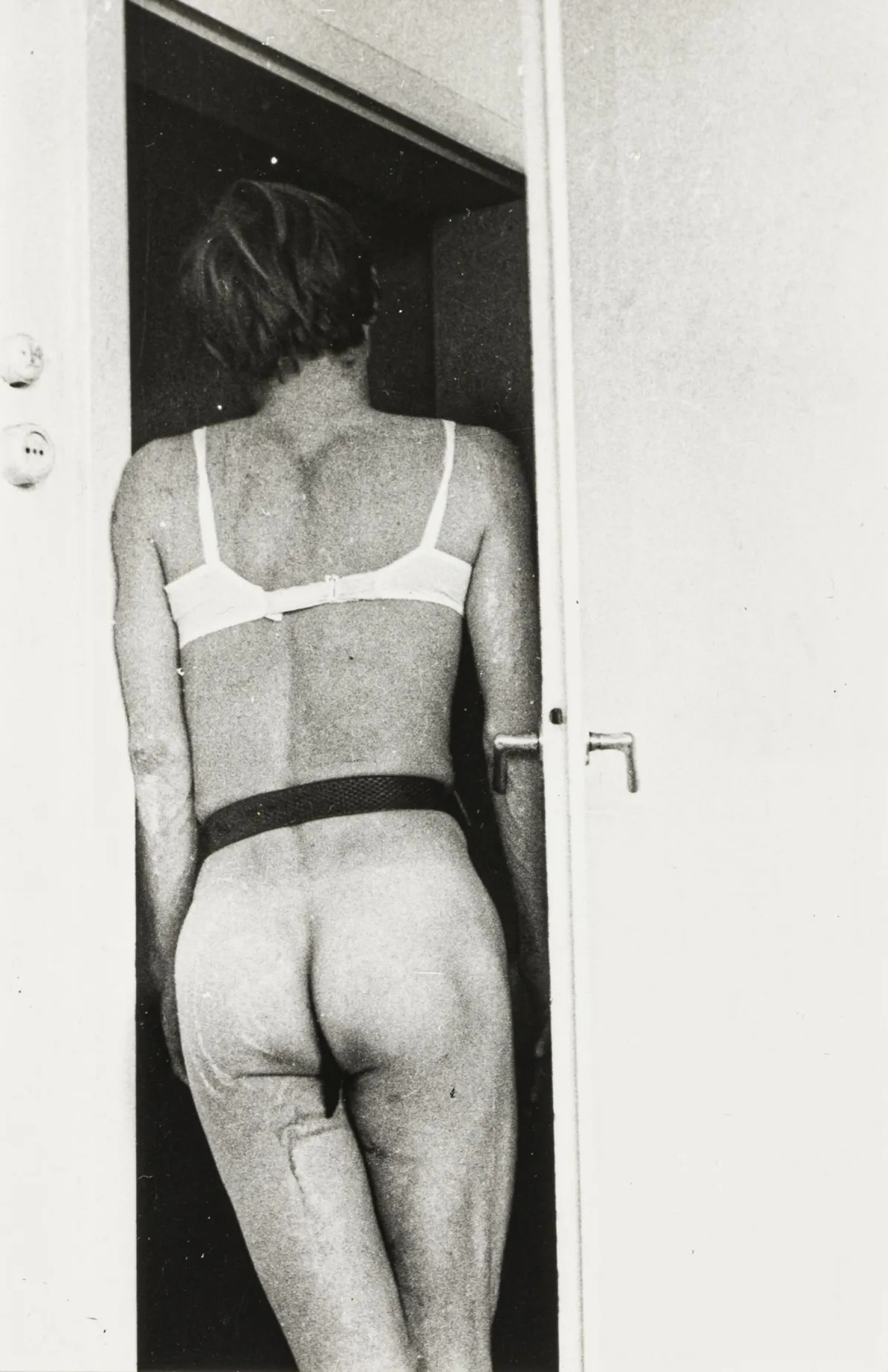 维也纳行动主义 – Brus, Günter. Freizeitgestaltung（后来也称“Transvestitenaktion”）。Kurt Kren 的2张原始照片。…