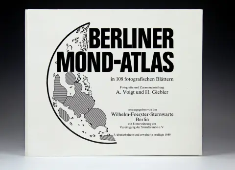 Glober og astronomi – Berliner måneatlas. Wilhelm-Foerster Sternwarte Berlin, fotografi og sammenstilling A. Voigt og H. Giebler, 3.…